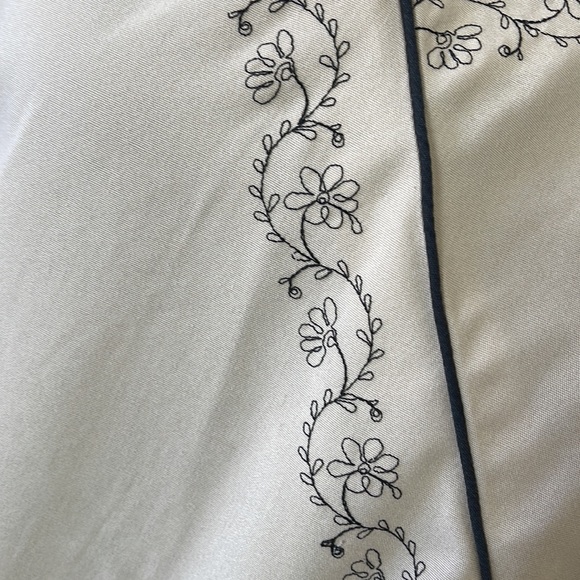 Green Town Taupe & Black Embroidered Top With Bottoms Scrub Set Size Medium - Picture 4 of 15